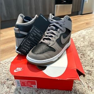 Nike Wmns Dunk High “Moon Fossil”